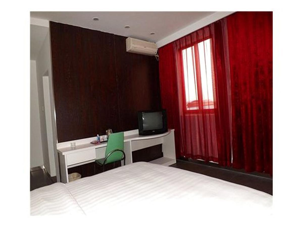 V8 Hotel Xilang Subway Branch Guangzhou Exterior photo